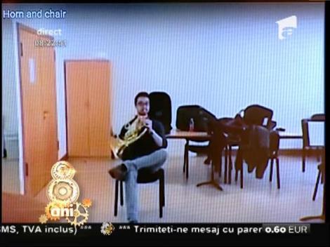 Smiley News: Concert pentru corn francez și scaun!