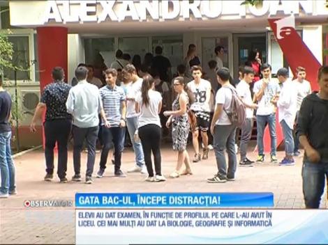 Ultima proba la BAC 2016, un fleac! Liceeni au intrat, oficial, în vacanţă! Au venit la examen cu bagajul de distracție