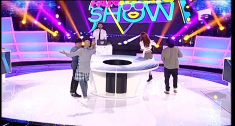 Proba "Paharele pe masa rotundă". Pepe a sărit pe masă!