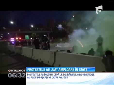 Peste 100 de manifestanţi au fost arestaţi în urma protestelor din SUA
