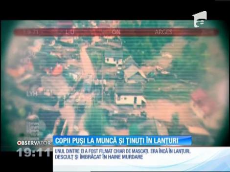 Legaţi în lanţuri, făcuţi sclavi şi puşi să muncească pentru resturi de mâncare! Zeci de oameni, printre care şi mulţi copii, au fost ţinuţi captivi într-o fermă din Argeş