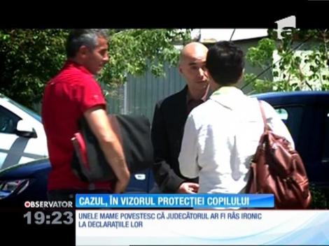 Părinţii copiilor agresaţi în grădiniţa groazei din Constanţa îi aduc acuzaţii grave judecătorului care a cerut audierea lor forţată