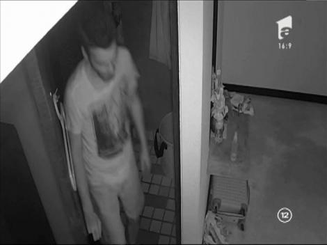 Gestul care spulberă orice îndoială că între ei n-ar fi nimic. Alin și Cătălina s-au refugiat în baie!