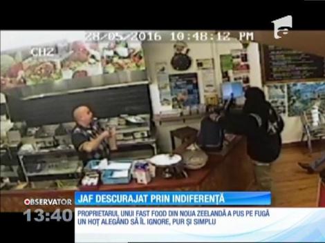 Proprietarul unui fast food din Noua Zeelandă a pus un hoţ pe fugă alegând să-l ignore, pur şi simplu