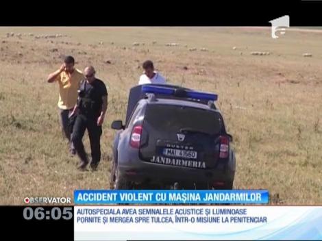 Impact violent între o maşina şi o autospecială a unor jandarmi aflaţi în misiune