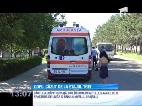 Un copil din Iași a căzut de la etajul trei