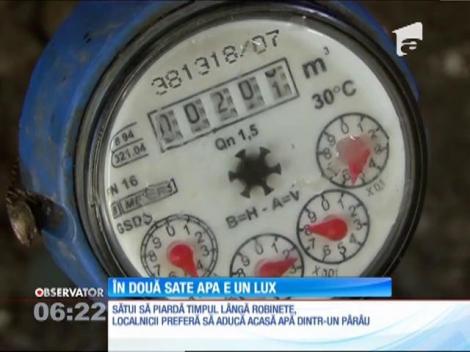 Oamenii din două sate din Vrancea primesc apă cu picătura