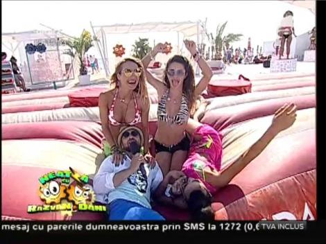 Cum vând produse Flavia, Miruna şi Amalia pe plajă