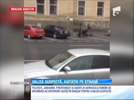 Poliţişti, jandarmi și pirotehnişti au intervenit pentru a verifica o valiză suspectă, în Brașov