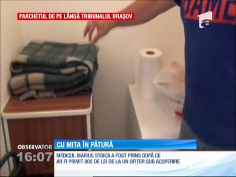 Un medic de la Spitalul Judeţean din Braşov a fost prins când primea 800 de lei de la un pacient
