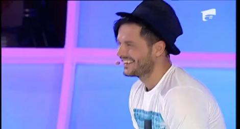 Liviu Vârciu și Andrei Ștefănescu, fotbal pe tocuri înalte! Cu câtă grație au șutat vedetele la „FANtastic Show”!