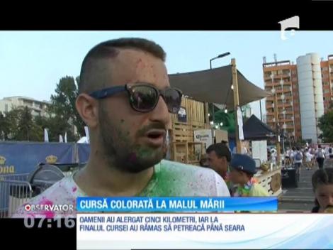 Peste două mii de oameni au participat la cea de-a treia ediţie a "Color Run" de la Mamaia