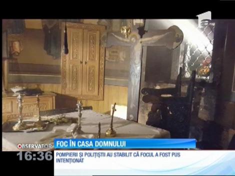 Biserică monument istoric, incendiată intenționat