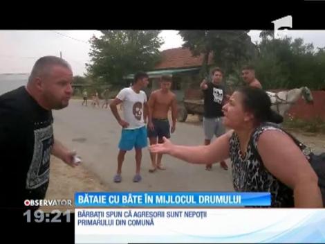 Șocant! Bătaie cu bâte în mijlocul drumului