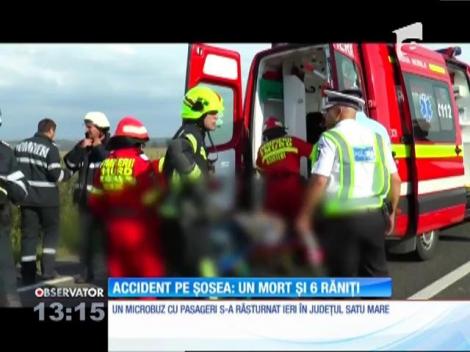 Un microbuz cu pasageri s-a răsturnat în judeţul Satu Mare