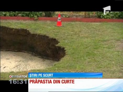 Doi bătrânei din Australia s-au trezit cu un crater imens în curtea casei lor