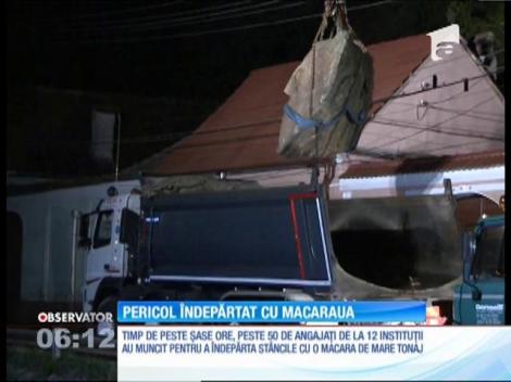 Mai multe case au fost în pericol să fie zdrobite de două stânci de zeci de tone