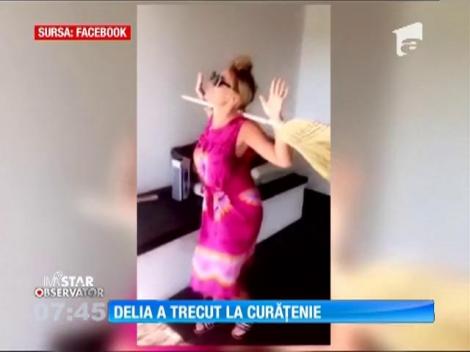 VIDEO de zile mari! Delia a lăsat scena și a trecut la curățenie