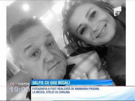 Gigi Becali şi-a făcut selfie
