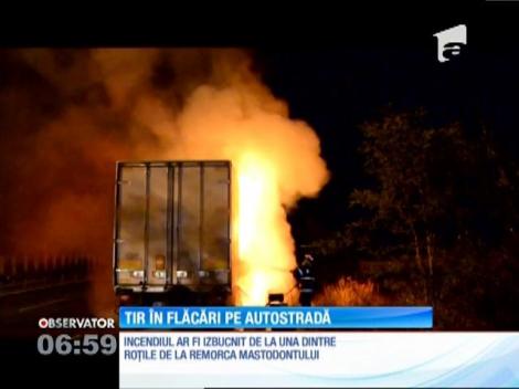 Un TIR a fost cuprins de flăcări violente, pe Autostrada Bucureşti Piteşti