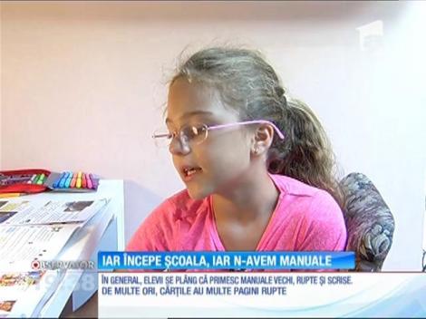 Anul școlar începe fără manuale! Cărţile gratuite promise de către Ministerul Educaţiei nu vor fi pe băncile elevilor în septembrie
