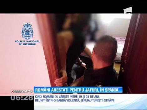 Cinci tineri români, reuniţi într-o bandă care jefuia turiştii străini din Spania, au fost arestaţi de poliţişti la Alicante