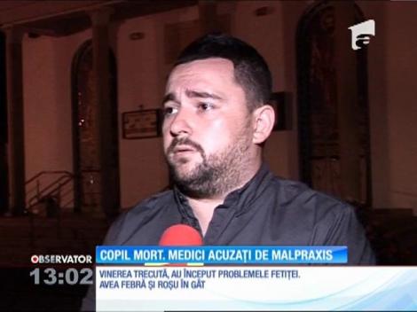 O fetiţă a murit după ce a fost plimbată prin mai multe spitale din Bucureşti. Avea roşu în gât şi o perfuzie i-a fost fatală, acuză părinţii disperaţi