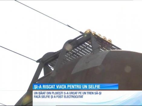 Un adolescent s-a urcat pe vagonul unui tren şi a fost electrocutat. Rănit grav, dar conştient după şocul puternic, băiatul i-a spus mamei lui că încerca să-şi facă un selfie