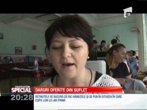 SPECIAL! 15 deţinute de la Penitenciarul Bacău au confecţionat pijamale pentru copiii unui centru de plasament