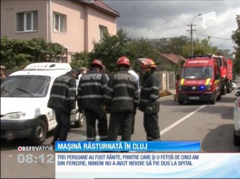 Accident spectaculos. O maşină s-a răsturnat, iar alte trei au fost lovite