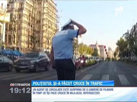 Un poliţist şi-a făcut cruce după ce un şofer a blocat intersecţia printr-o manevră de înţeles