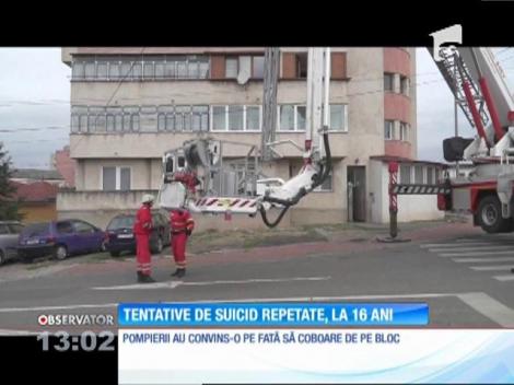 O fată de 16 ani din judeţul Suceava s-a urcat pe un bloc şi a ameninţat că se aruncă în gol