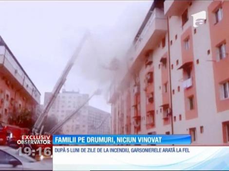 La cinci luni de la incendiul care a mistuit mansarda blocului în care locuiau, cele 34 de familii sunt în continuare în stradă