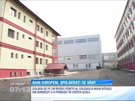 Întreaga izolaţie de pe un perete al unui liceu din Gorj s-a prăbuşit în curtea instituţiei