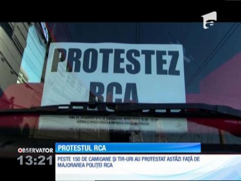 Peste 150 de camioane şi TIR-uri au protestat faţă de majorarea poliţei RCA