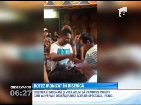 Botez ironizat în biserică. Un bărbat de aproximativ 30 de ani este îmbrăcat cu un scutec de bebeluş