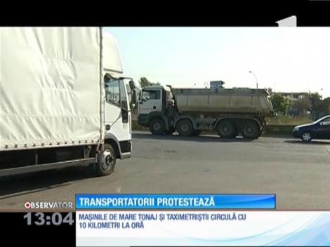 Tarifele prea mari la RCA-uri i-au scos pe şoferi în stradă! Cât plătește acum un conducător auto pentru asigurarea obligatorie