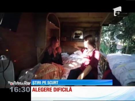 Timp de 25 de ani, o femeie a trăit într-o casă construită în și pe lângă un copac. Acum, este obligată să o distrugă. Motivul?