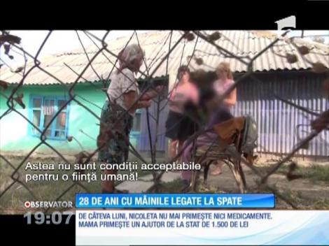 Tânără din Iaşi este ţinută cu mâinile legate la spate de 28 de ani