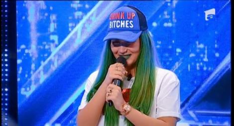 Prezentare: Andreea, fata verde cu părul pădure de la X Factor!