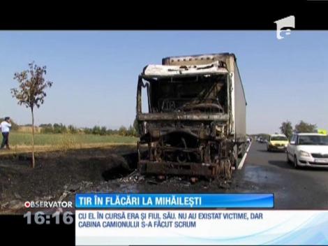 Un TIR încărcat cu cărămidă a luat foc în timpul mersului, la Mihăileşti