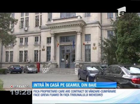 Două femei din Drobeta Turnu Severin, obligate de instanţă să intre pe geam în casa bunicilor