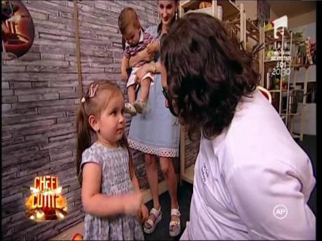 Cea mai mică fană a chefilor are trei ani. Iată ce poezie culinară le-a recitat!