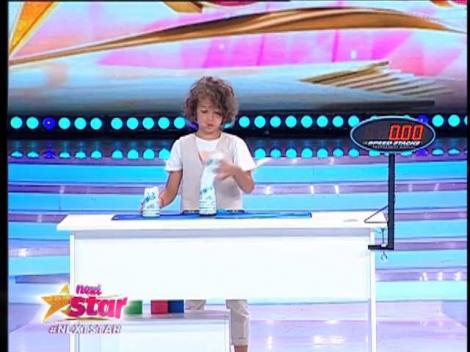 Puștiul acesta a făcut senzație la „Next Star”! Efe învârte paharele cu o viteză amețitoare și e cel mai rapid copil din România!