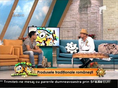 Alo, Răzvan, Dani, cu ”pătrățelele” ce facem? Slănină și pâine, asezonate cu palică: ”Hai, hai, ia cu ceapă!”