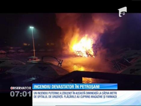 Un incendiu puternic a izbucnit în apropierea Spitalului de urgenţă din Petroşani