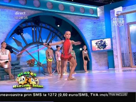 Fetiţele de la CS Olimpia Bucureşti, reprezentaţie de gimnastică ritmică în platoul de la Neatza