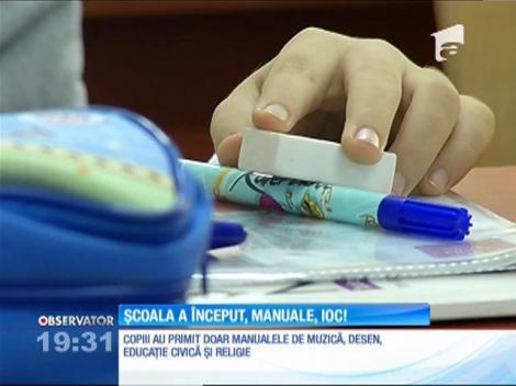 Aproximativ 100 de mii de elevi din clasa a IV-a nu au încă manuale