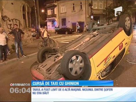 Un taxi s-a răsturnat în zona Foișorului de Foc din București