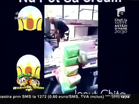 Smiley News: Cel mai puternic "Dorel" din lumede! Descarcă un TIR plin cu saci în două minute